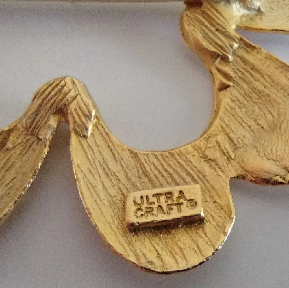 Ultra Craft gold-tone flower scarf brooch